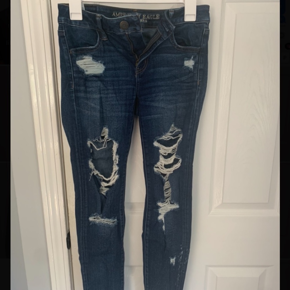Women’s AMERICAN EAGLE size 4 skinny jeans